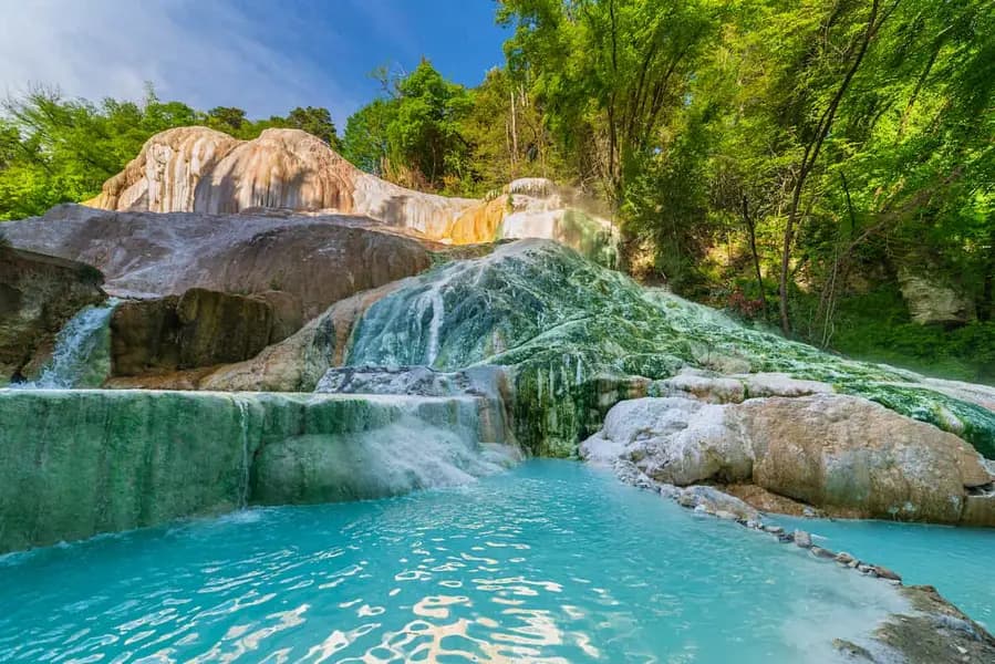 What are the best thermal baths to visit in Tuscany?